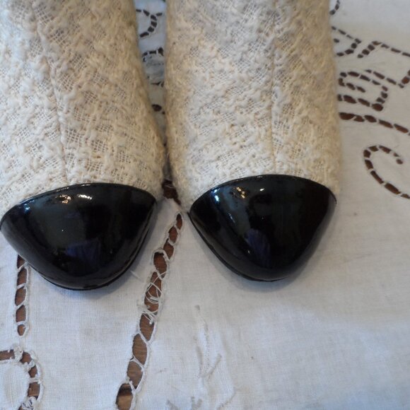 Chanel Ivory/Black Wool Tweed-Patent Leather Ankle Boots w/Buckle-Logo Size 39.5 - Picture 12 of 16